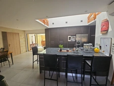 Villa de 193m² avec maison, studio et appartement, piscine, jardin