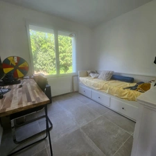 Maison au calme sur 3300 m2 de terrain arboré