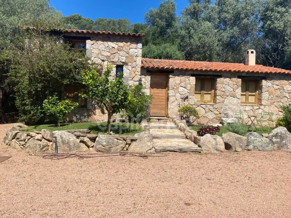 CORSE (20)- Commune de SOTTA, 10 minutes aéroport FIGARI et 15 min de PORTO VECCHIO belle maison T4 avec piscine