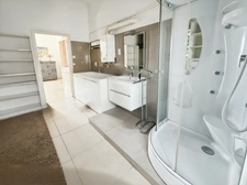 AJACCIO (20), centre ville à proximité immédiate du cours Napoléon, bel appartement T5 de 155m2 avec balcons