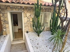 AJACCIO (20), AJACCIO en CENTRE-VILLE – SUPERBE APPARTEMENT T4 AVEC TERRASSE, JARDIN ET JACUZZI 