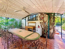 FREJUS (83– Villa de plain-pied de 170 m², 5 chambres, piscine et terrain de 1 100 m² – Exclusivité