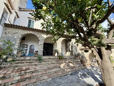 CAGNES SUR MER (06), maison 7 pièces avec patio, terrasses, jardin en centre ville