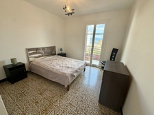  AJACCIO (20), appartement T4, proche centre ville, au sein d'une résidence avec parking, vue dégagée, cave...
