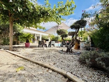 CAGNES SUR MER (06), Villa de caractère avec vue mer, piscine et jardin méditerranéen, quartier résidentiel calme