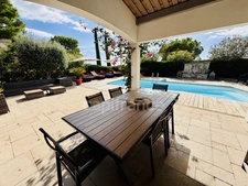 CAGNES SUR MER (06), Villa de caractère avec vue mer, piscine et jardin méditerranéen, quartier résidentiel calme