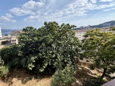  AJACCIO (20), appartement T4, proche centre ville, au sein d'une résidence avec parking, vue dégagée, cave...