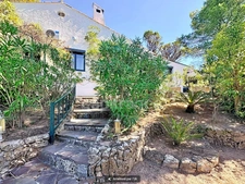 FREJUS (83– Villa de plain-pied de 170 m², 5 chambres, piscine et terrain de 1 100 m² – Exclusivité