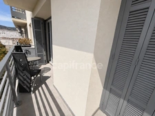  AJACCIO (20), appartement T4, proche centre ville, au sein d'une résidence avec parking, vue dégagée, cave...