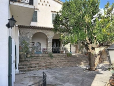 CAGNES SUR MER (06), maison 7 pièces avec patio, terrasses, jardin en centre ville