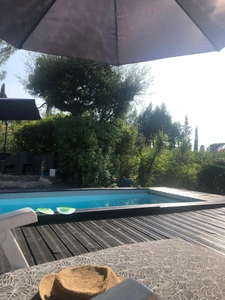 FREJUS (83– Villa de plain-pied de 170 m², 5 chambres, piscine et terrain de 1 100 m² – Exclusivité