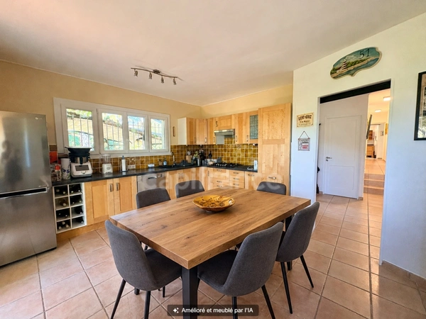 FREJUS (83– Villa de plain-pied de 170 m², 5 chambres, piscine et terrain de 1 100 m² – Exclusivité