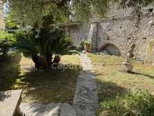 CAGNES SUR MER (06), maison 7 pièces avec patio, terrasses, jardin en centre ville