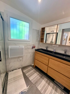 FREJUS (83– Villa de plain-pied de 170 m², 5 chambres, piscine et terrain de 1 100 m² – Exclusivité