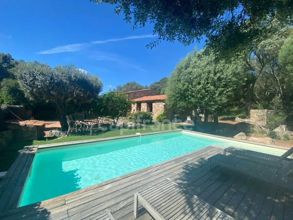 CORSE (20)- Commune de SOTTA, 10 minutes aéroport FIGARI et 15 min de PORTO VECCHIO belle maison T4 avec piscine