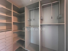 Maison de caractère atypique et unique de plain pied avec terrain arboré 