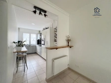 HOUPLINES BOURG — Maison rénovée avec 3 chambres, jardin exposé sud et garage