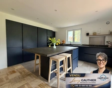 MAISON INDIVIDUELLE – 176 m² – 5 CHAMBRES – GRAND JARDIN 2 500 m² – DOUBLE GARAGE – ENVIRONNEMENT CALME 
