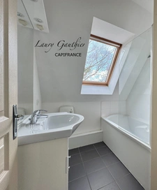 Maison semi-individuelle – 2 chambres – Garage – Jardin – Calme – Centre de Comines