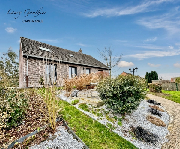 MAISON INDIVIDUELLE – 4 CHAMBRES + BUREAU – 130 m² – VIE DE PLAIN-PIED – SOUS-SOL COMPLET – JARDIN PLEIN SUD – CALME ET PROCHE COMMODITÉS