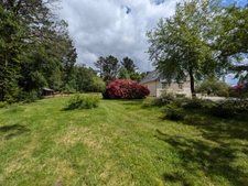 PRIZIAC PROPRIÉTÉ COMPOSÉE D'UNE MAISON DE TYPE NÉO BRETONNE DE 8 PIECES EN TRES BON ETAT GENERAL GRANDE DÉPENDANCES PARCELLE DE 1 HECTARE 47 ARES