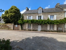 GUEMENE SUR SCORFF MAISON BOURGEOISE À RÉNOVER DE 5 PIÈCES 131M² ENVIRON TROIS DÉPENDANCES EN PIERRE SOUS ARDOISE PARCELLE DE 1740M²