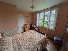 MELRAND MAISON 3 PIECES EN REZ DE CHAUSSEE SURELEVE PARCELLE DE 3109M² CLOTURE AVEC DEPENDANCE ET PUITS