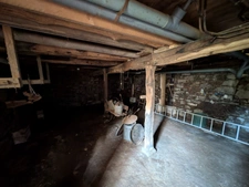 GUEMENE SUR SCORFF GRANDE MAISON DE 170M² DIVISEE EN 3 LOGEMENTS PARCELLE DE 561M²