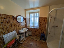 LOCMALO PROPRIÉTÉ DE 180M² ENVIRON EN CAMPAGNE AU CALME ENSEMBLE DE 2 MAISONS AVEC DOUBLE GARAGE PRÉAU ET DÉPENDANCE PUITS JARDIN ET BOIS DE 1 HECTARE 56