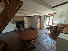 GUEMENE SUR SCORFF MAISON ATYPIQUE EN BON ETAT GENERAL DE 2 PIECES AVEC CAVE UNE DÉPENDANCE ET UN JARDINET.