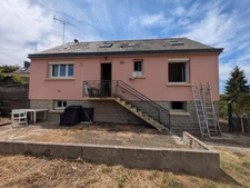 PLOERDUT MAISON EN REZ DE CHAUSSÉE SURÉLEVÉ DE 6 PIÈCES DE 130m² ENVIRON PARCELLE CLÔTURÉE DE 1327M²