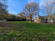 LOCMALO PROPRIÉTÉ DE 180M² ENVIRON EN CAMPAGNE AU CALME ENSEMBLE DE 2 MAISONS AVEC DOUBLE GARAGE PRÉAU ET DÉPENDANCE PUITS JARDIN ET BOIS DE 1 HECTARE 56