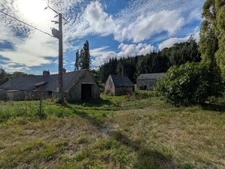 Ensemble de 3 Longères de 430m² au total en pierre a rénover avec appentis et grange parcelle de 8000 m² envrion
