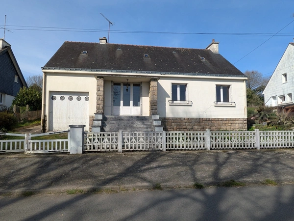LOCMALO MAISON À RÉNOVER DE 80M² environ 5 pièces parcelle de 1066m² envion.
