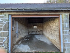 LOCMALO PROPRIÉTÉ DE 180M² ENVIRON EN CAMPAGNE AU CALME ENSEMBLE DE 2 MAISONS AVEC DOUBLE GARAGE PRÉAU ET DÉPENDANCE PUITS JARDIN ET BOIS DE 1 HECTARE 56