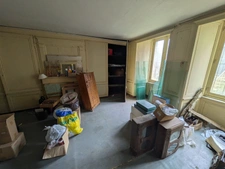 GUEMENE SUR SCORFF IMMEUBLE DE RAPPORT COMPOSÉ D' UN APPARTEMENT DE 153m² ENVION, D UN STUDIO DE 38m2 LOCAUX COMMERCIAUX, 1 MAISON EN PIERRE SOUS ARDOISES À RÉNOVER UNE PARCELLE DE 698m²