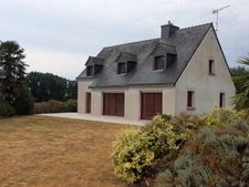 PLOUAY EN CAMPAGNE BELLE MAISON DE 6 PIÈCES  150m² ENVIRON HABITABLE SUR PARCELLE DE 2938M²