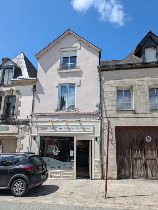GUEMENE SUR SCORFF IMMEUBLE DE 230M² ENVIRON SUR 3 NIVEAUX AVEC JARDIN