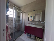 PRIZIAC PROPRIÉTÉ COMPOSÉE D'UNE MAISON DE TYPE NÉO BRETONNE DE 8 PIECES EN TRES BON ETAT GENERAL GRANDE DÉPENDANCES PARCELLE DE 1 HECTARE 47 ARES