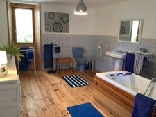  GUEMENE SUR SCORFF BELLE DEMEURE EN PIERRE DE 185 m² ENVIRON COUR EXTERIEURE JARDIN NON ATTENANT DE 764M²