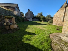GUEMENE SUR SCORFF GRANDE MAISON DE 170M² DIVISEE EN 3 LOGEMENTS PARCELLE DE 561M²