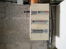 PRIZIAC PROPRIÉTÉ COMPOSÉE D'UNE MAISON DE TYPE NÉO BRETONNE DE 8 PIECES EN TRES BON ETAT GENERAL GRANDE DÉPENDANCES PARCELLE DE 1 HECTARE 47 ARES