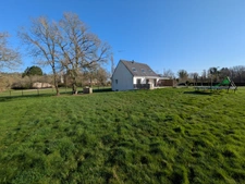 SAINT TUGDUAL MAISON DE 110 M² 5 PIÈCES 4 CHAMBRES AVEC VIE DE PLAIN PIED SUR PARCELLE DE 4479 M²