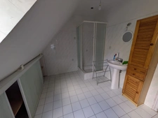 Kernascleden propriété composée d'une maison à usage d'habitation de 6 pièces 178 m² envion un hangar de 161m² envion, une ancienne lapinière de 700m² envion le tout sur une parcelle de 3.2 Hectares