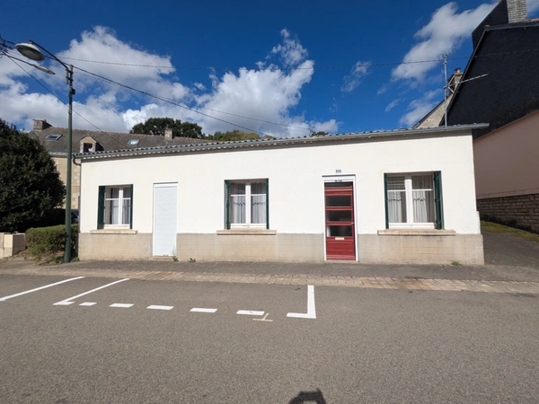  SAINT CARADEC TRÉGOMEL ENSEMBLE DE 2 MAISONS,UN GARAGE, UNE DÉPENDANCE DE 20m² PARCELLES DE 250m²