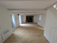 MAISON EN PIERRE SOUS ARDOISE DE 75M² ENVIRON 3 PIECES TERASSE DE 9m² ENVIRON L'ARRIERE DE LA MAISON