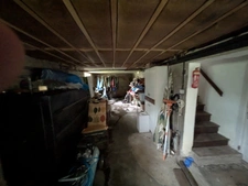 MELRAND MAISON 3 PIECES EN REZ DE CHAUSSEE SURELEVE PARCELLE DE 3109M² CLOTURE AVEC DEPENDANCE ET PUITS