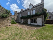 GUEMENE SUR SCORFF MAISON BOURGEOISE À RÉNOVER DE 5 PIÈCES 131M² ENVIRON TROIS DÉPENDANCES EN PIERRE SOUS ARDOISE PARCELLE DE 1740M²