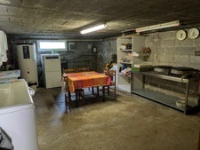 PRIZIAC PROPRIÉTÉ COMPOSÉE D'UNE MAISON DE TYPE NÉO BRETONNE DE 8 PIECES EN TRES BON ETAT GENERAL GRANDE DÉPENDANCES PARCELLE DE 1 HECTARE 47 ARES