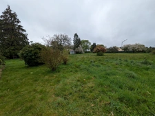 MELRAND MAISON 3 PIECES EN REZ DE CHAUSSEE SURELEVE PARCELLE DE 3109M² CLOTURE AVEC DEPENDANCE ET PUITS